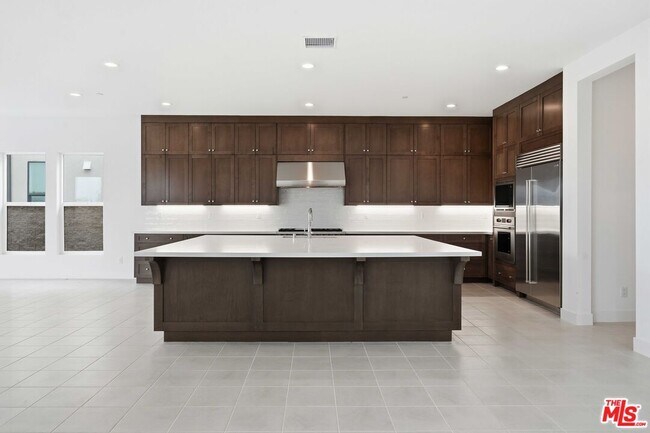 Building Photo - 20568 Edgewood Ct