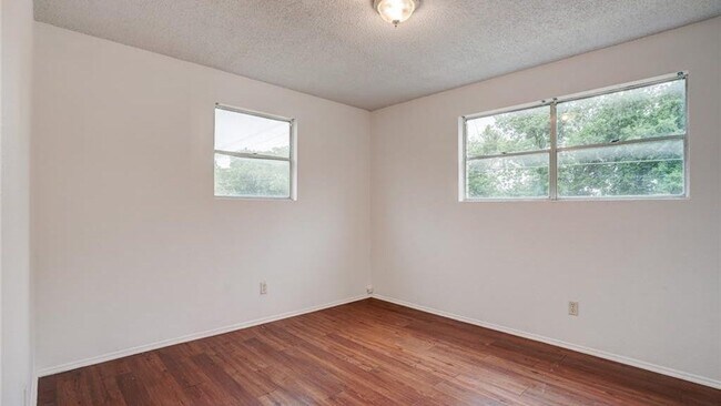 Building Photo - 724 Old Martindale Rd