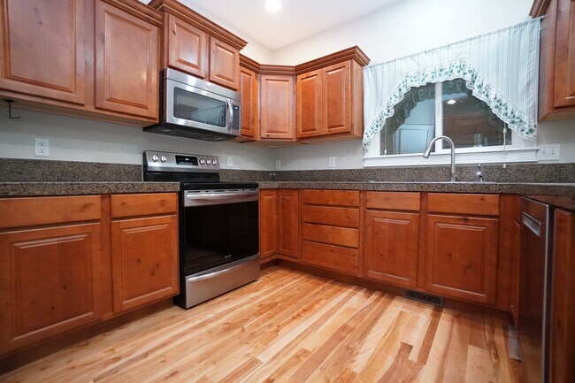 Building Photo - 11565 W Zachery Ave