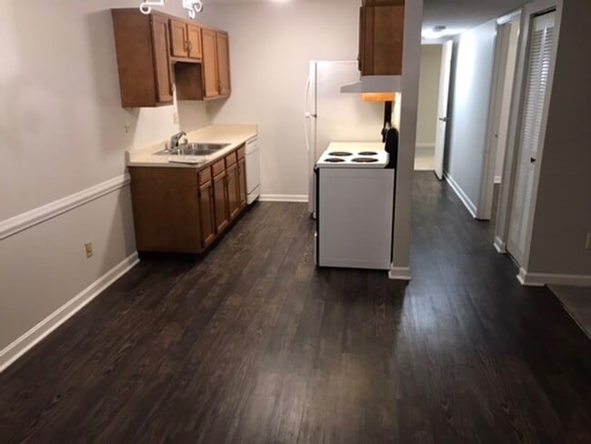 Building Photo - Beautiful First Floor Condo