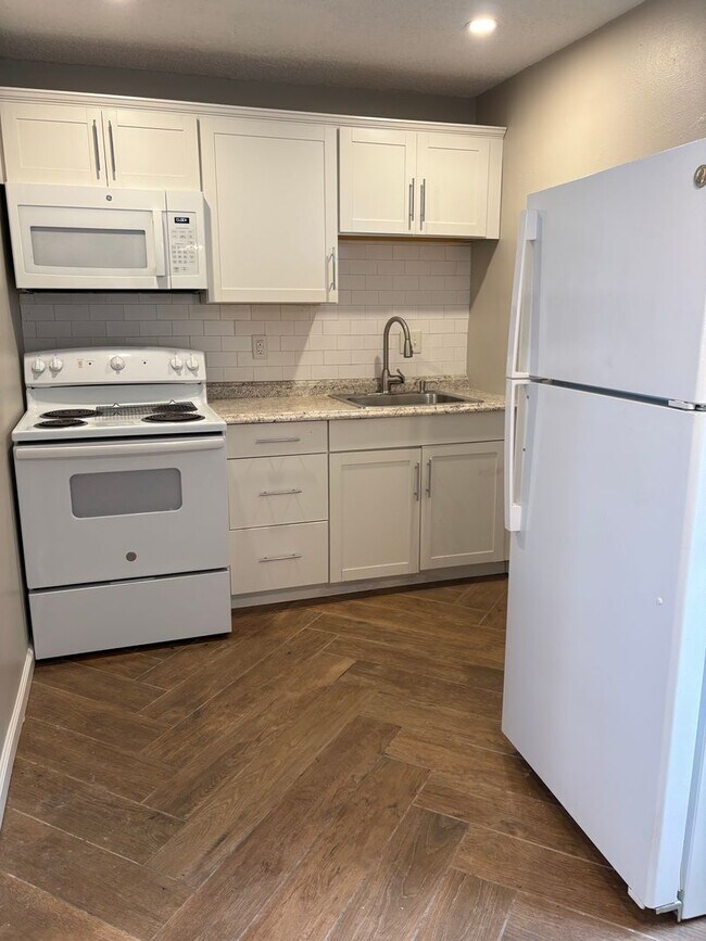 Building Photo - Inviting 1 bed/1bath in Benton Park West