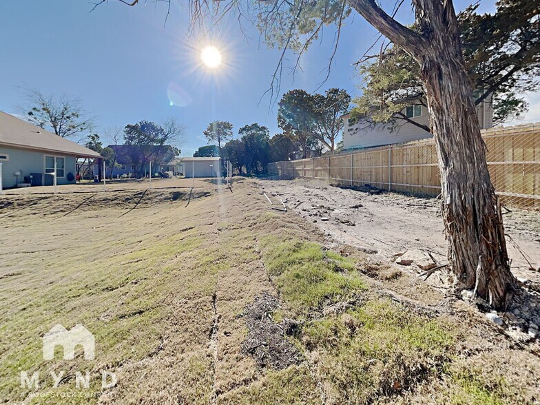 Building Photo - 1206 Comanche Cove Dr