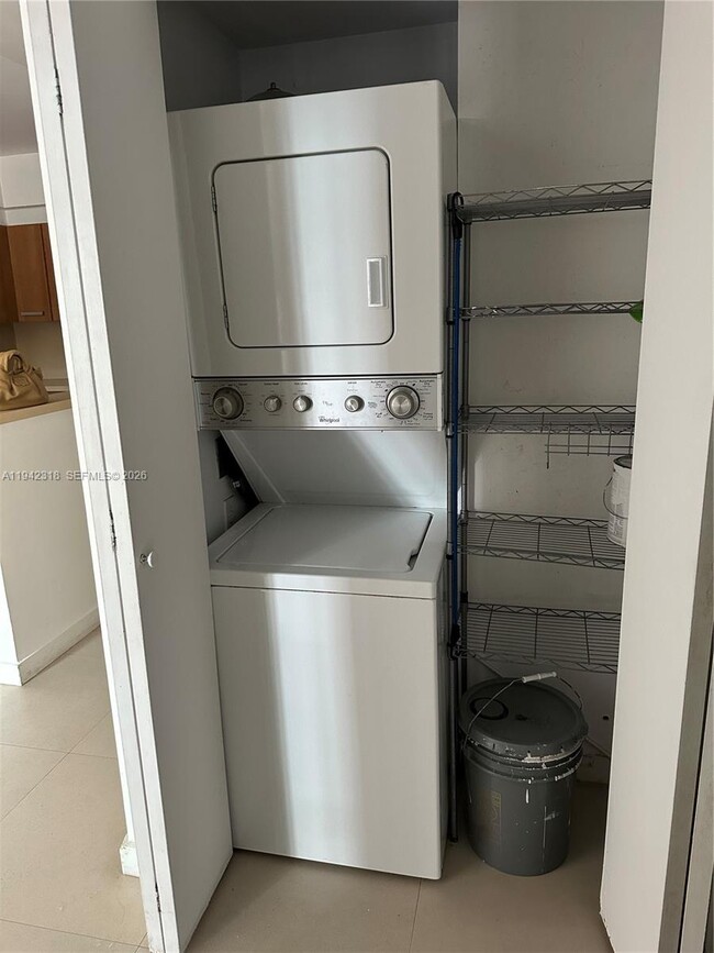 Building Photo - 471 NE 25th St