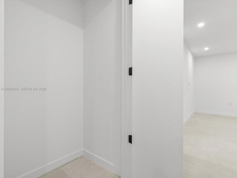 Building Photo - 2200 Brickell Ave