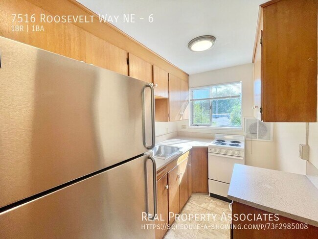 Building Photo - 7516 Roosevelt Way NE