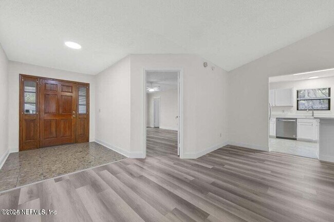 Building Photo - 8426 Santana Ct
