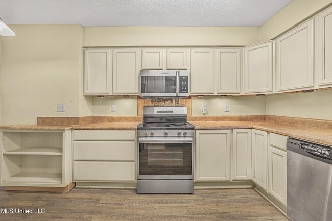 Building Photo - 4409 Shadow Wood Cir