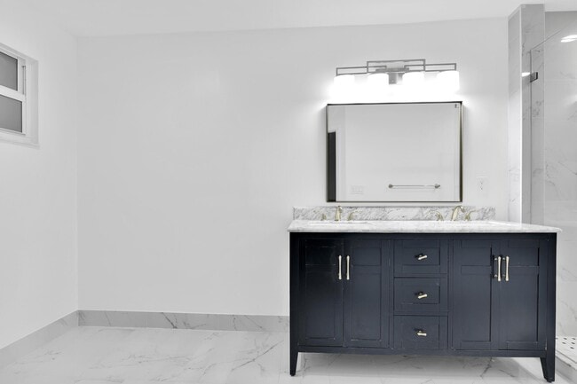 Building Photo - 8608 Vía Giula