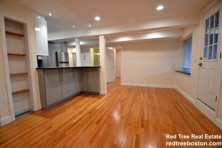Building Photo - 1815 Beacon St