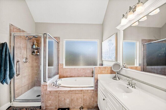 Building Photo - 11 Elmwood Cir