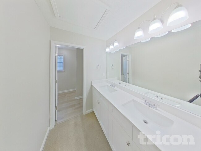 Building Photo - 222 Whistle Way