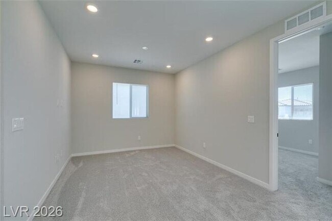 Building Photo - BEAUTIFUL 4 BEDROOM PROPERTY IN GATED COMMUNITY!