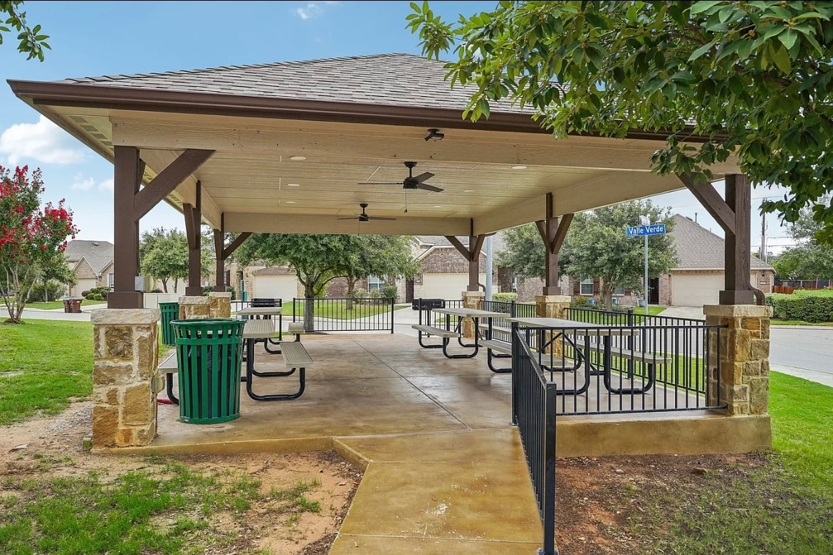 Community covered pavilion - 27458 Camino Tower