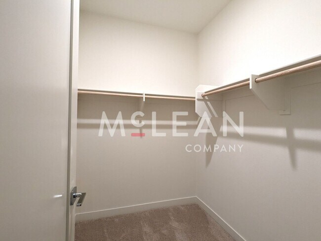 Building Photo - Beautiful Two-Story Four Bedroom Home at t...
