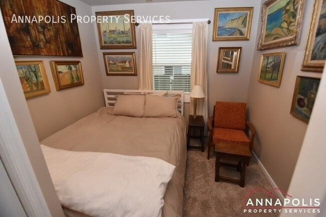 Building Photo - 16 Elm Rd