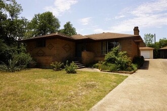 Building Photo - 821 N Hampton Rd