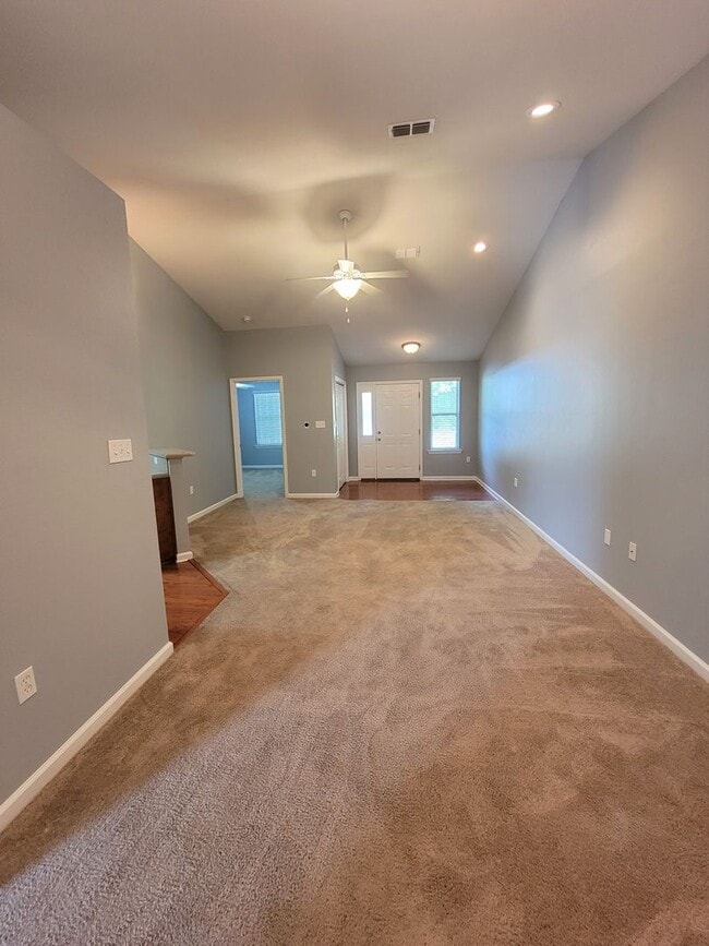 Building Photo - 3 bedroom townhome for rent July 6, 2026  renting for $1775