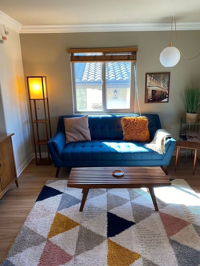 Building Photo - Charming Fully Furnished 2-Bedroom Unit in...