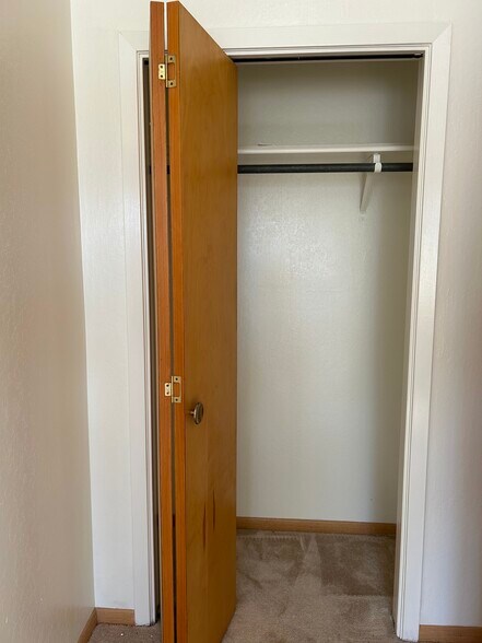 Building Photo - 6104 Bernhard Ave