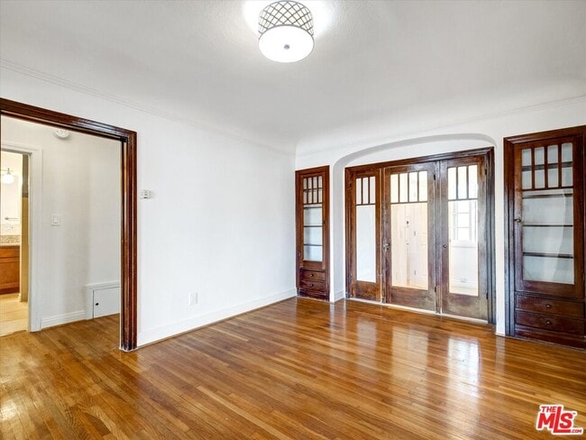 Building Photo - 243 N Berendo St