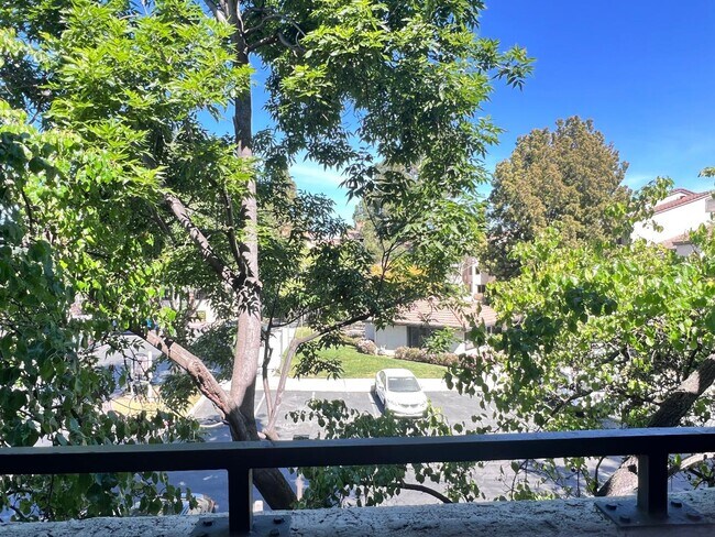 Building Photo - 880 E Fremont Ave