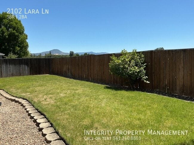 Building Photo - 2102 Lara Ln