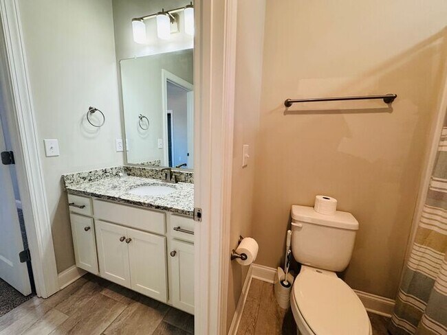 Building Photo - Pre-leasing for an April Move in-TOWN MADISON