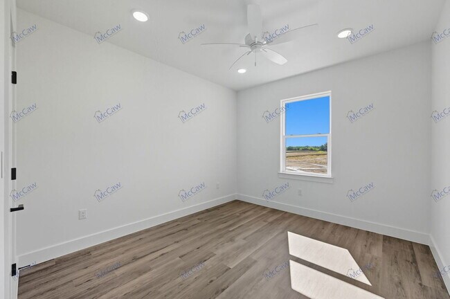 Building Photo - 104 Cardinal Wds