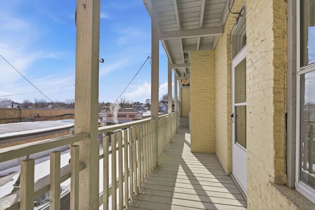 Building Photo - 107 1/2 Dean St