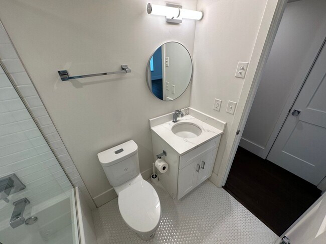 Building Photo - Renovated 2 Bed, 2 Bath Condo in Lakeside Community of Lake Maitland Terrace!!