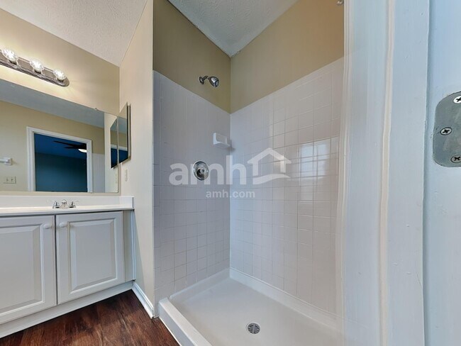 Building Photo - 748 Jewelweed Ct