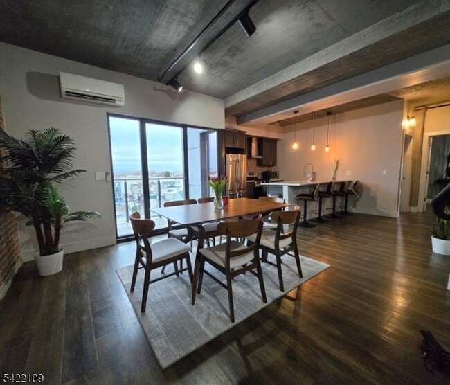 Building Photo - 58-60 Elm Street Unit 504