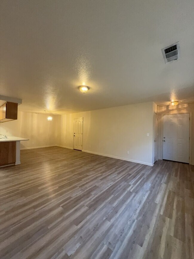 Building Photo - 155 Derek Dr