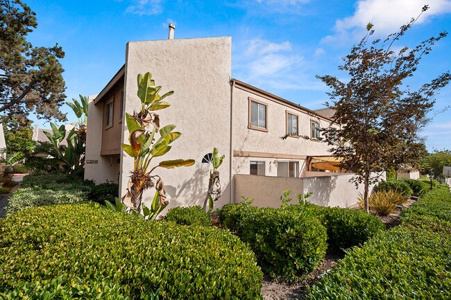 Building Photo - Spacious 4-Bedroom 2.5-Bathroom Townhome 5...