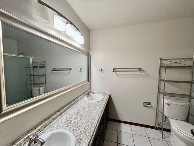 Building Photo - 4 Bedroom Bi Level Home in Rockrimmon
