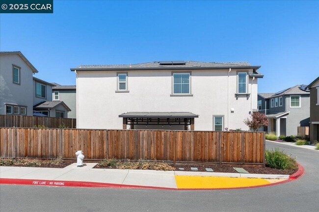 Building Photo - 300 Hideaway Ln