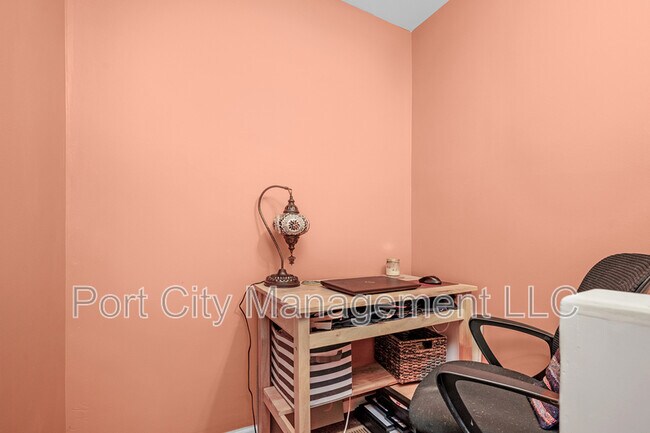 Building Photo - 232 S Castle St