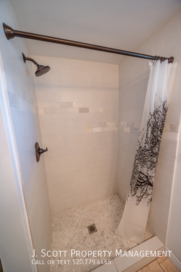 Building Photo - 723 W Cactus Wren Dr