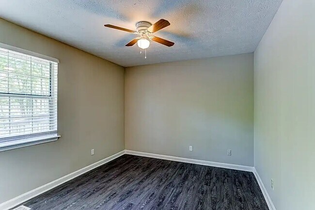 Building Photo - 3494 Creekview Pl