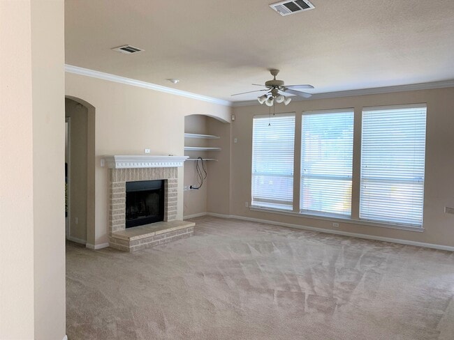 Building Photo - Two story home on large lot in the Ridge a...