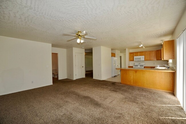 Building Photo - Broadmoore Community, 4 bed 2.5 bath