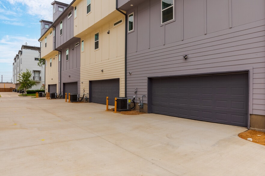 Building Photo - 2801 Weisenberger St