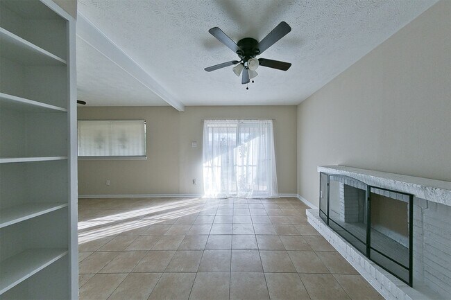 Building Photo - 4011 Smooth Oak Ln