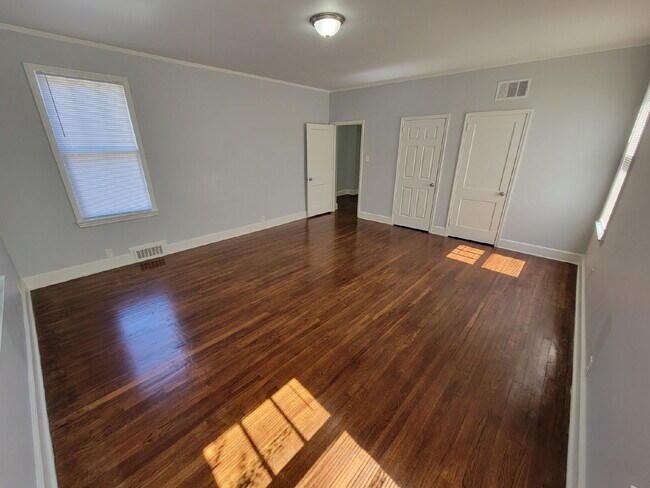 Building Photo - 1/2 PRICE ON FIRST MONTH'S RENT!!!