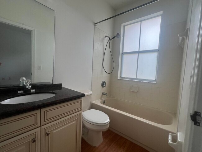 Building Photo - 3804 Shoma Dr