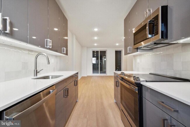 Building Photo - 225 N 12th St