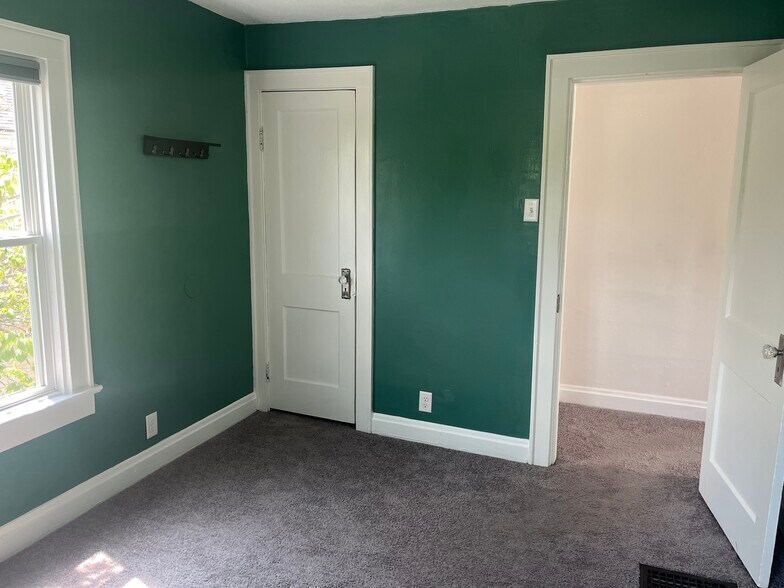 Main Bedroom - 633 S Terrace Ave