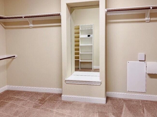 Building Photo - 26726 Grey Peregrine Dr