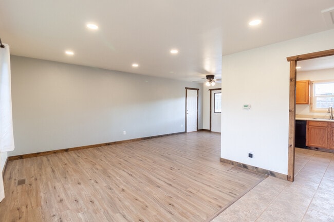 Building Photo - 657 Creighton St