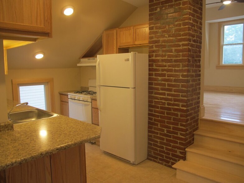 Primary Photo - 33 Loomis St